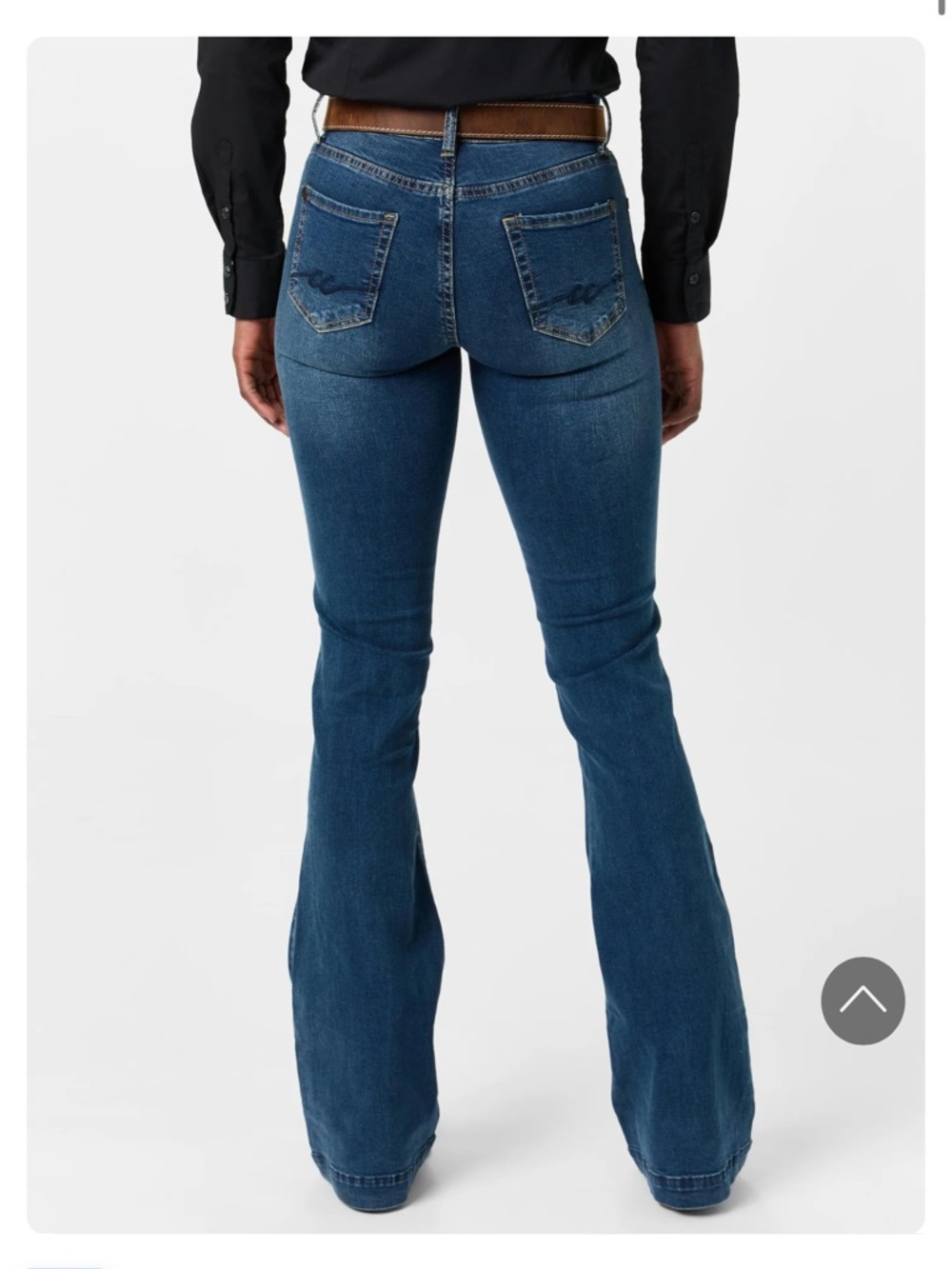 Women’s Boot Cut Jeans in Dark Blue